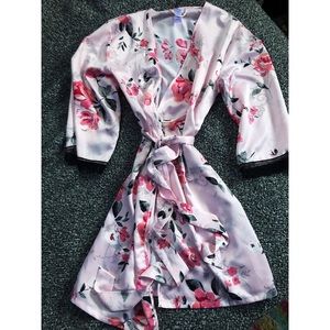 🌸Silky floral robe🌸